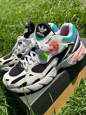 Adidas Astir- Size 8 Women’s